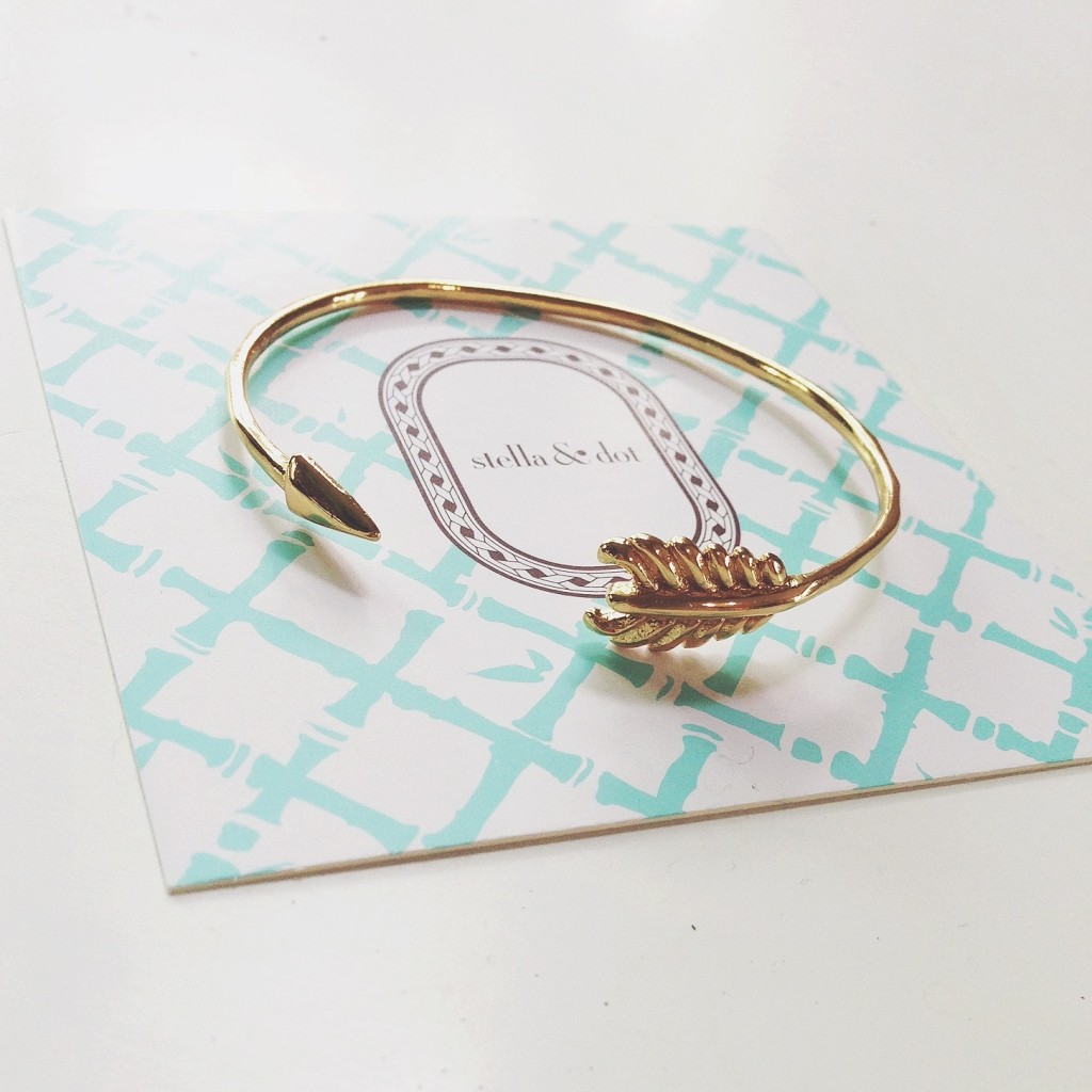 Stella & Dot arrow